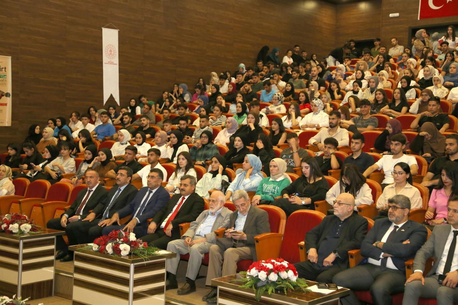 Üniversitemiz Rektörü Prof. Dr. Nihat Şındak 7. Siirt Uluslararası Kısa Film Festivali Kapsamında Düzenlenen Söyleşilere Katıldı